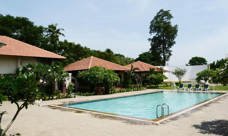 Hotel Riverside Resort And Spa Kumbakonam Extérieur photo
